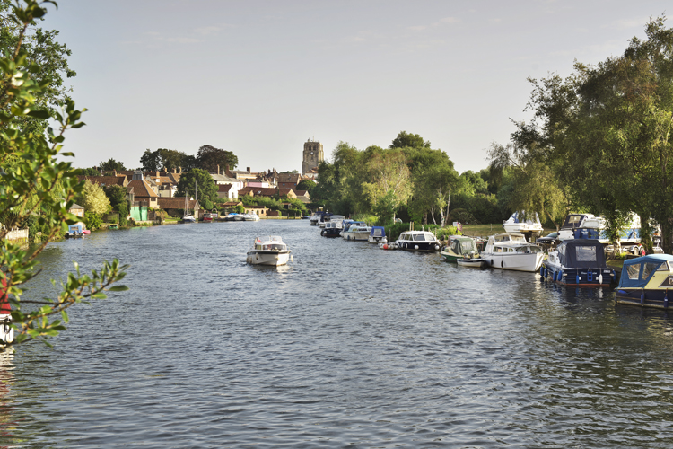 waveney at beccles © Julian Claxton