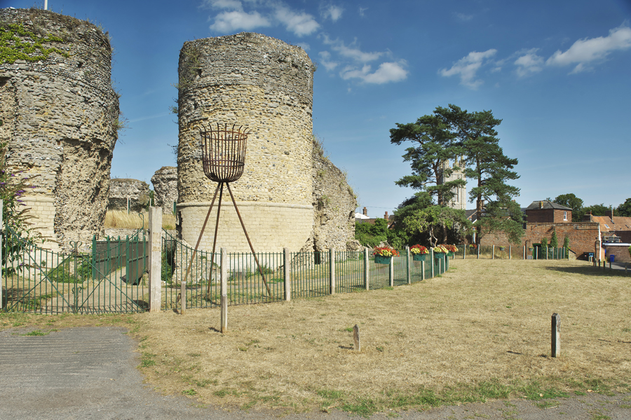 bungay castle © Julian Claxton