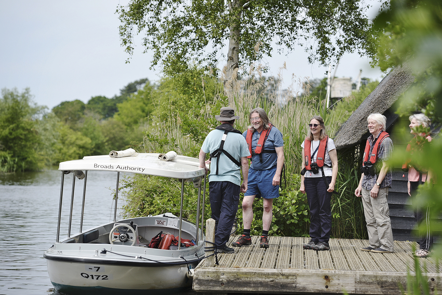 People boarding the electric eel boat trip at How Hill