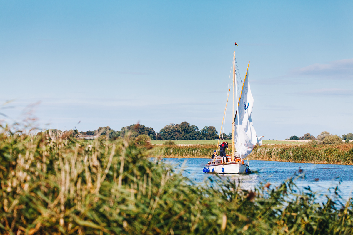 eastwood whelpton boats sailing near upton on a sunny day