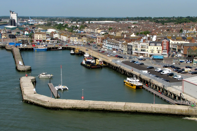 lowestoft harbour © kevin millican