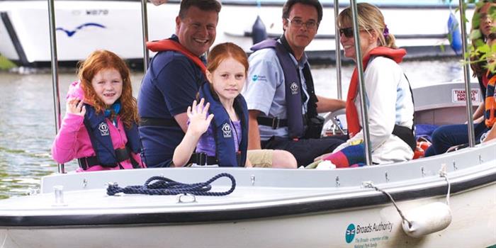 Electric Eel Boat Trip image 2