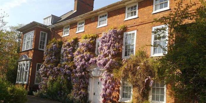 Farthing Green Holiday Apartments, Loddon image 2
