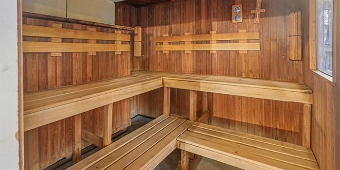 Tingdene Broadlands Park & Marina – Swimming Pool image 3