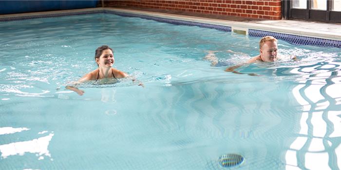 Tingdene Caldecott Hall Country Park – Swimming Pool image 3