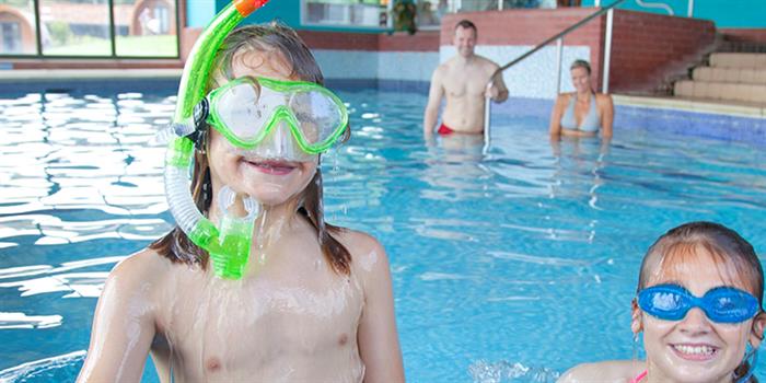 Tingdene Waveney River Centre  – Swimming Pool image 3
