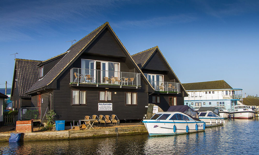 Barnes Brinkcraft – Waterside Holiday Homes