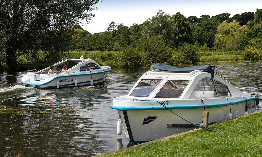 Barnes Brinkcraft – Boat Hire and Canoes