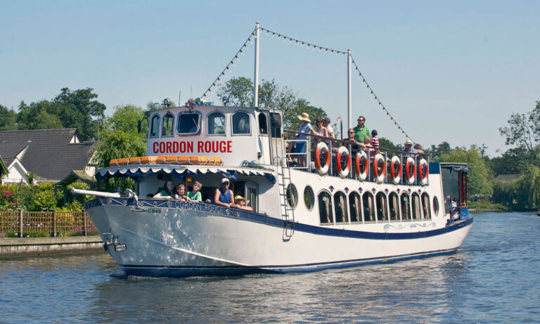 Cordon Rouge boat trip on a sunny day