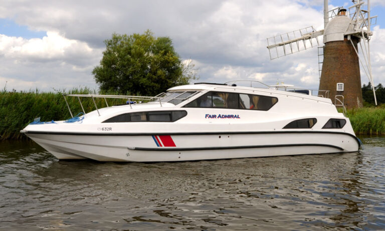 Fair Admiral holiday cruiser on the Broads