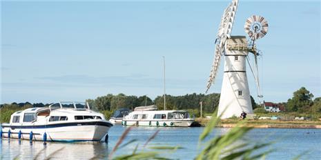 Swallowtail Boatyard image 2