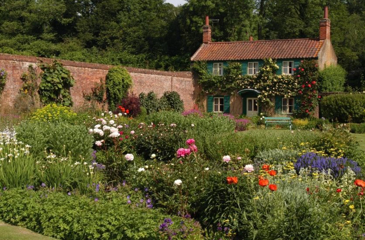 Hoveton Hall garden in Norfolk