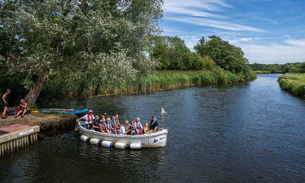 The Big Dog Ferry leaving Geldeston